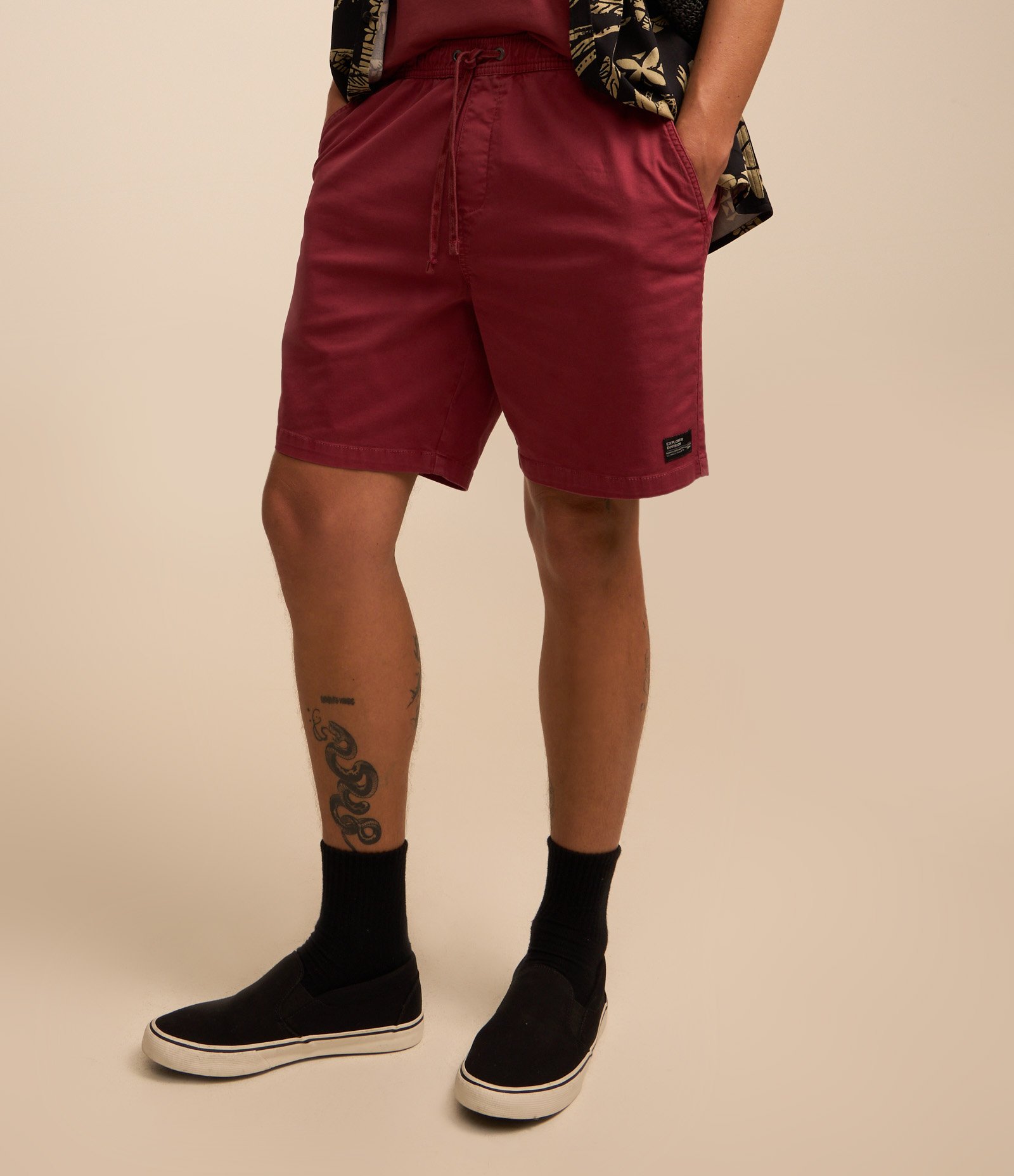 Bermuda Regular em Sarja Lavada com Amarração no Cós 3