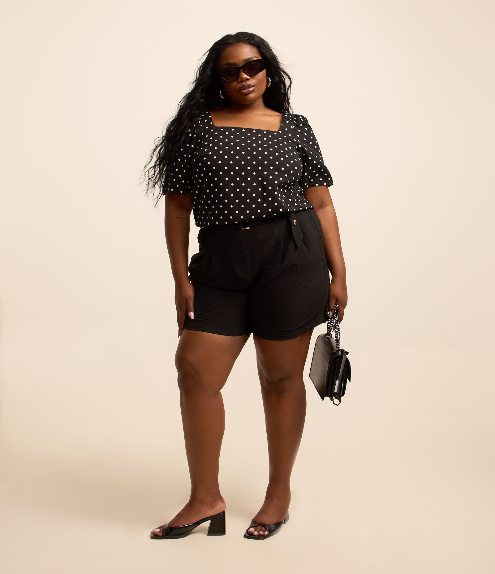 Blusa em Viscose com Poás Estampados Curve & Plus Size Preto 2