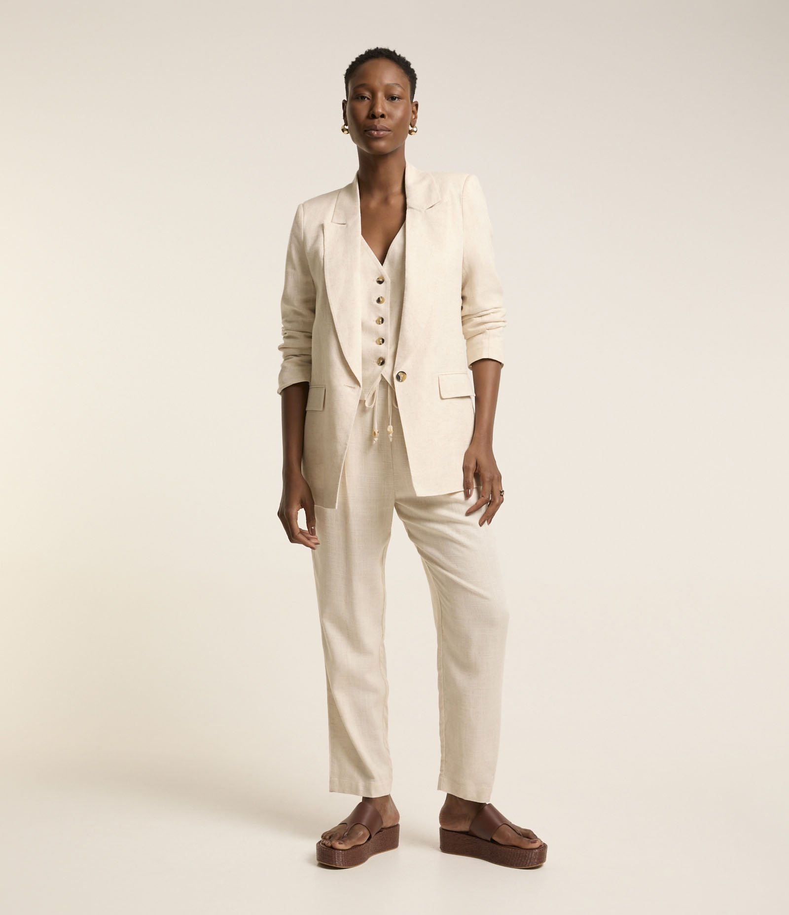 Blazer em Viscolinho com Lapelas e Botão Único Off White 2