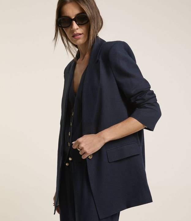 Blazer em Viscolinho com Lapelas e Botão Único