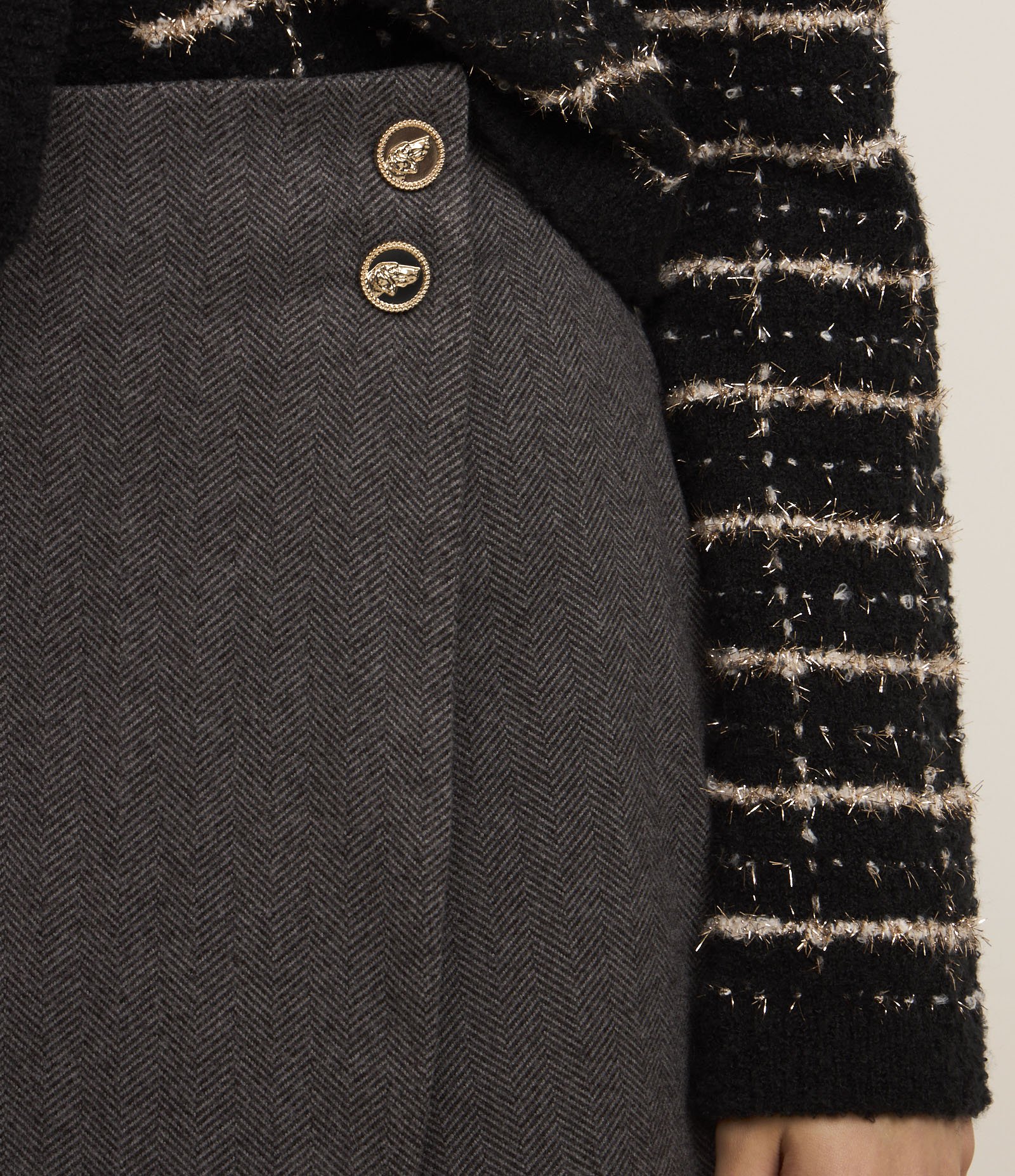 Saia Curta em Polivelour Transpassada Cinza 4