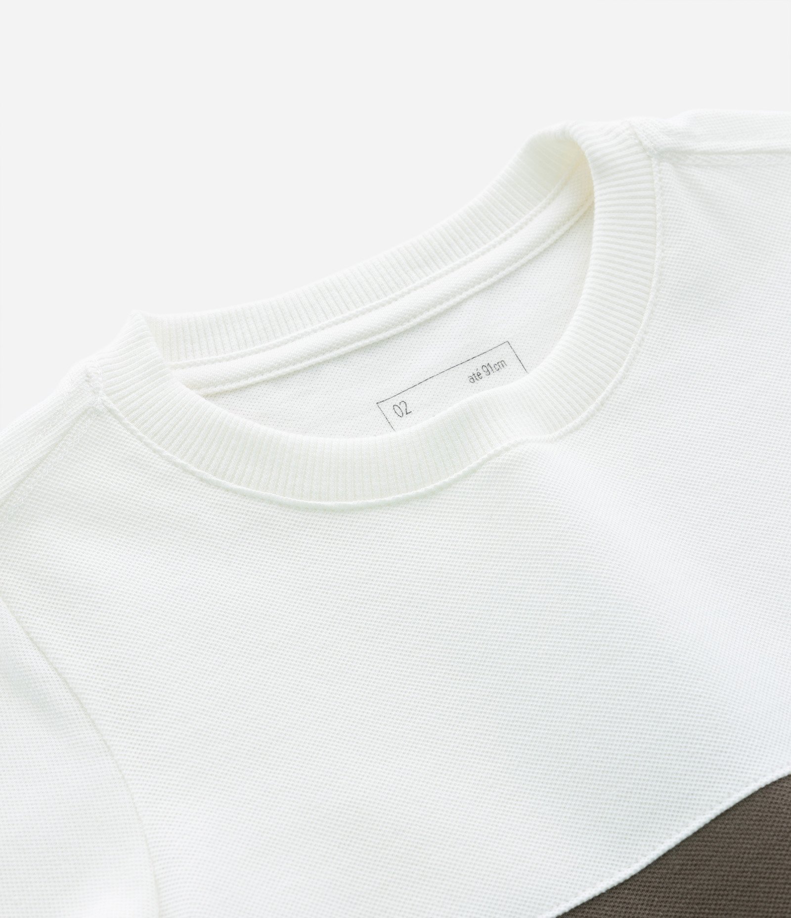 Camiseta Comfort Infantil em Malha Piquet com Blocos de Cor - Tam 1 a 5 anos Branco/Marrom 3