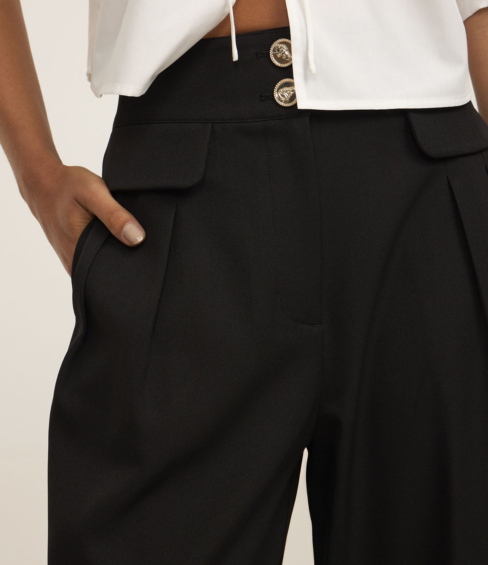 Calça Wide Leg Alfaiatada com Lapelas e Pregas Preto 4