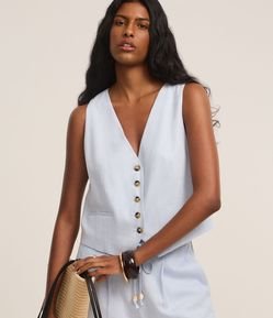 Colete em Viscolinho com Fechamento por Botões Contrastantes