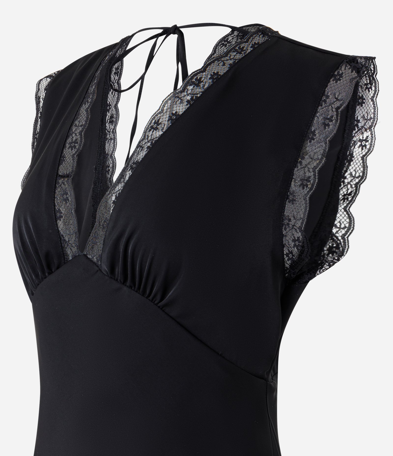 Vestido em Crepe Slip Dress com Renda no Decote e Cava Preto 7