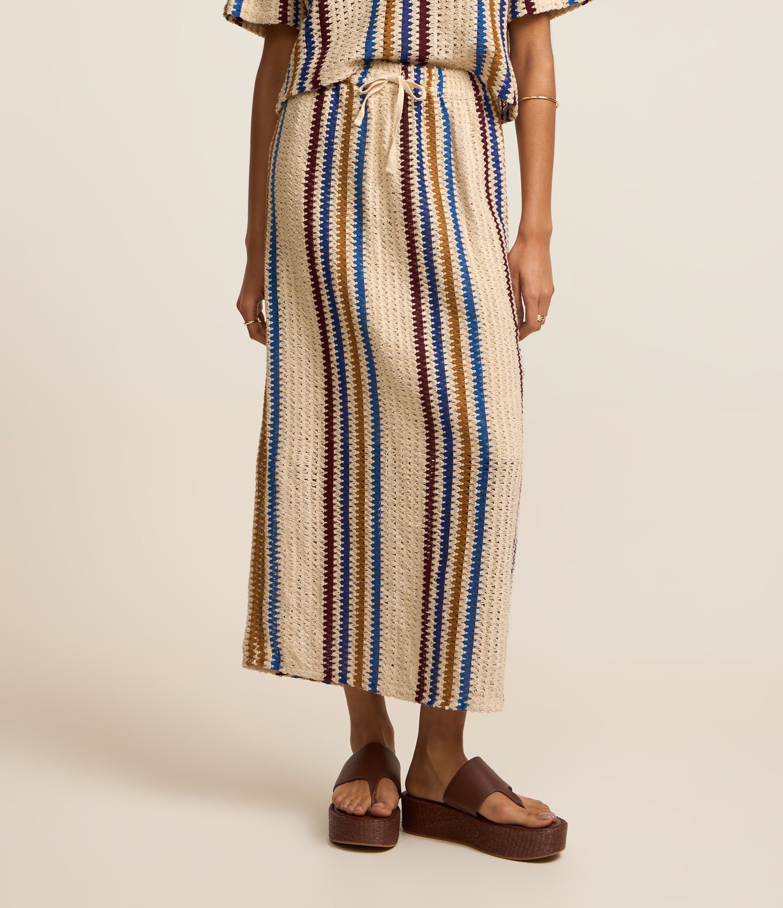 Saia Midi em Crochê com Amarração no Cós e Estampa Listrada Off White 3