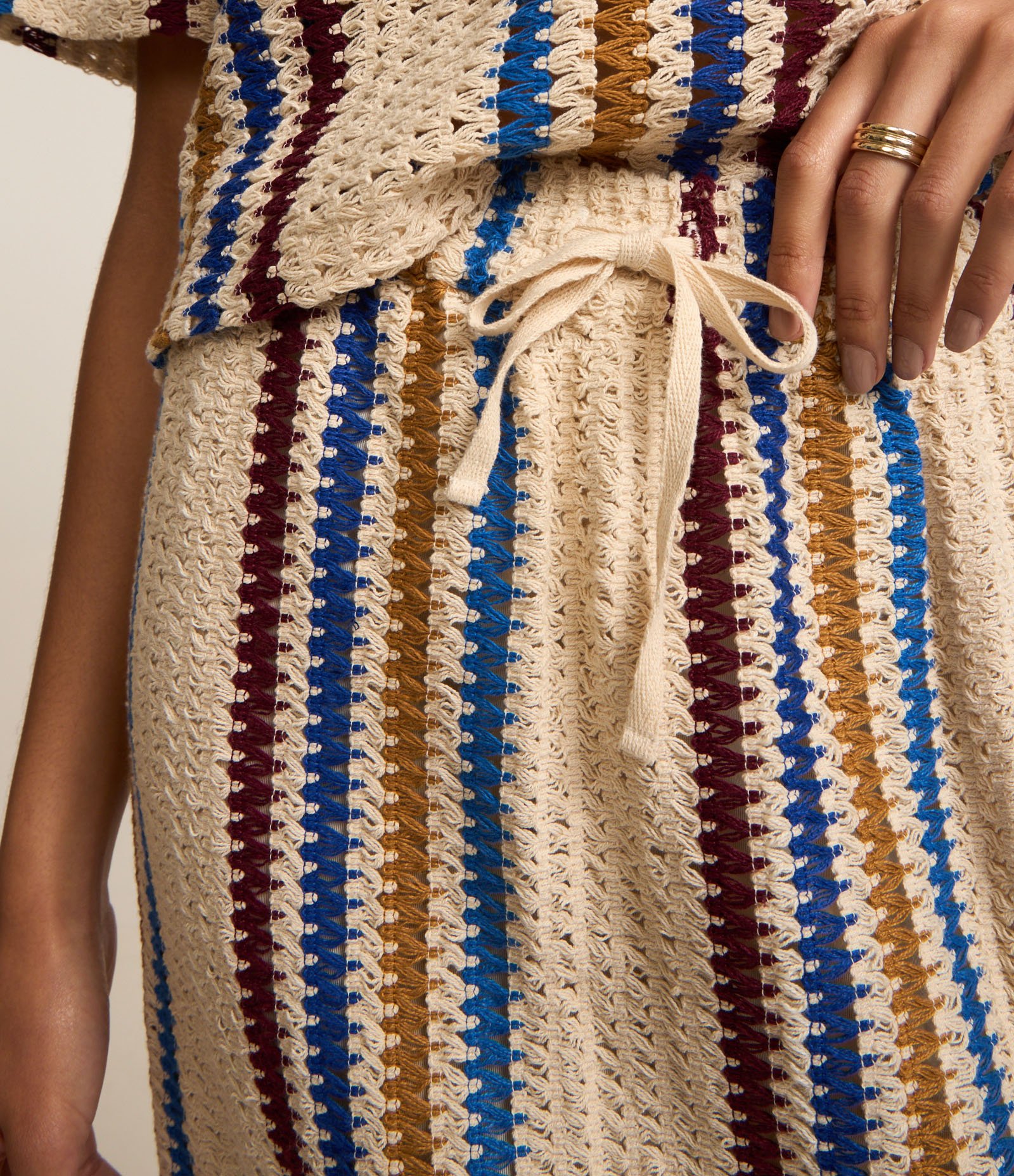 Saia Midi em Crochê com Amarração no Cós e Estampa Listrada Off White 4