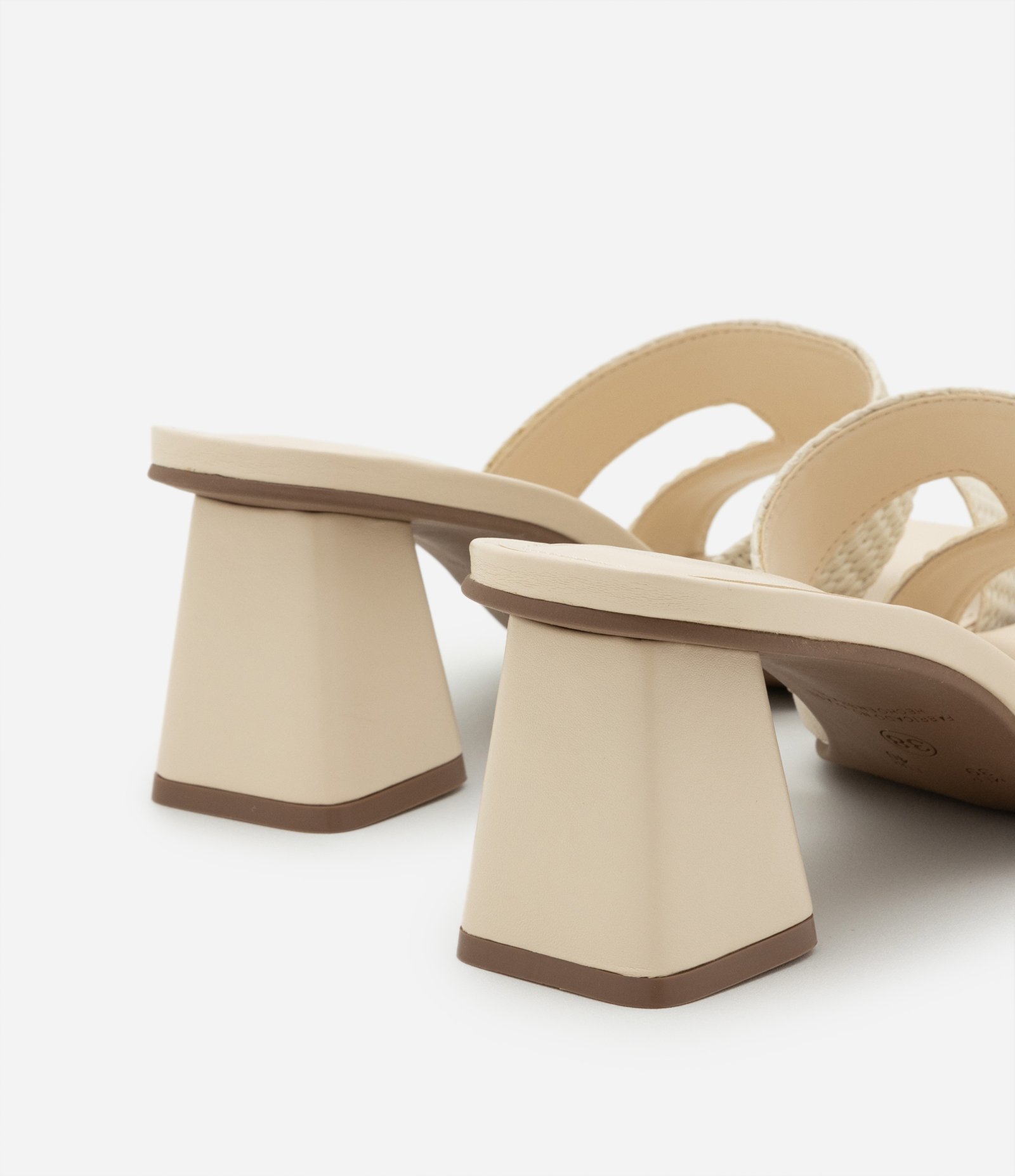 Sandália Mule com Tiras H e Salto Grosso Off White 4