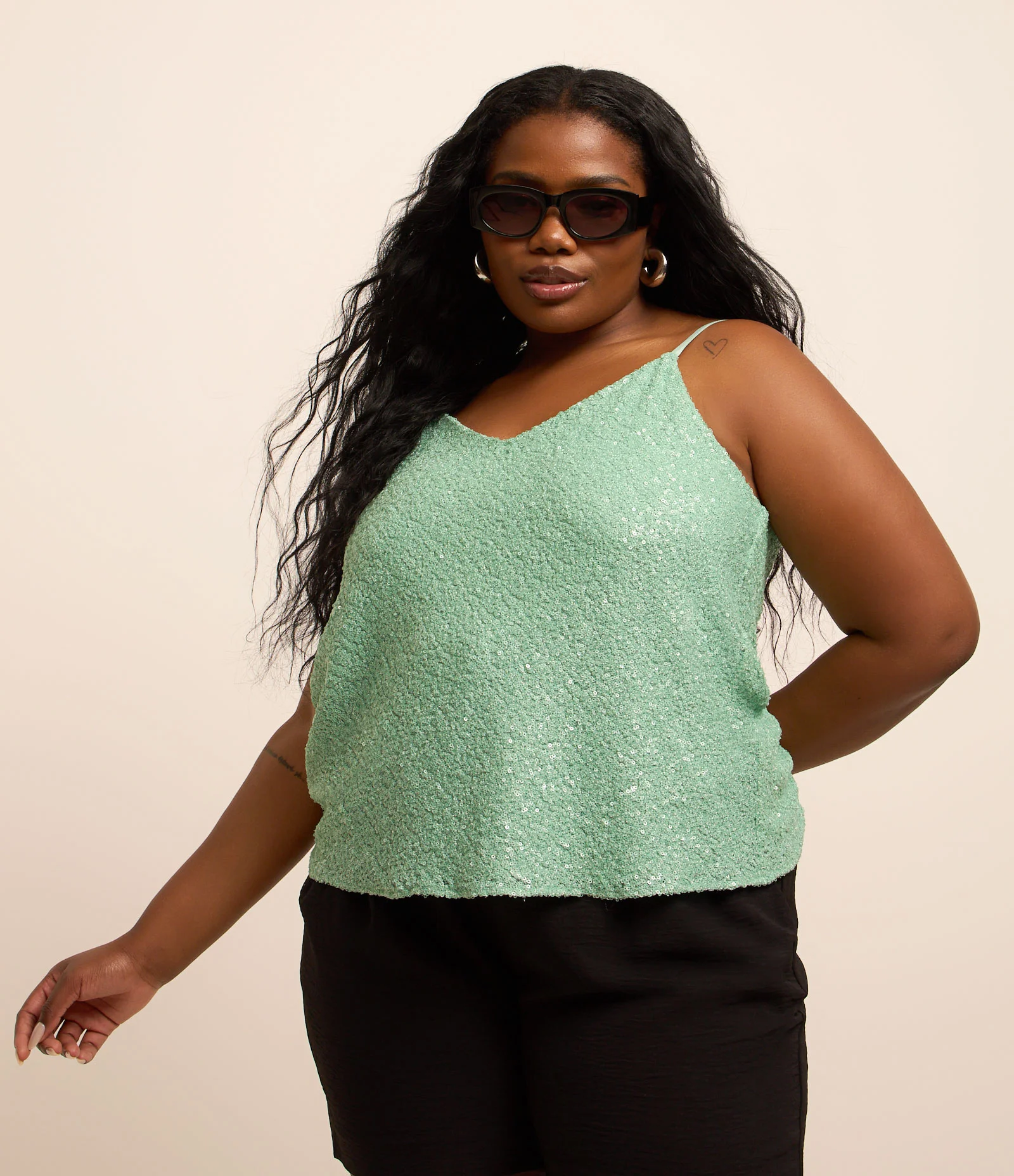 Regata em Paetê com Forro Acetinado Curve & Plus Size Verde 1