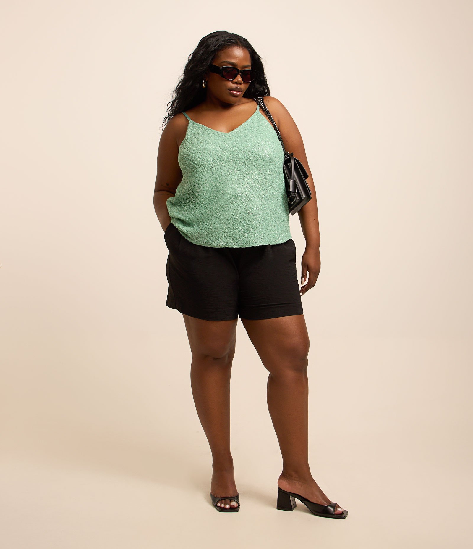 Regata em Paetê com Forro Acetinado Curve & Plus Size Verde 2