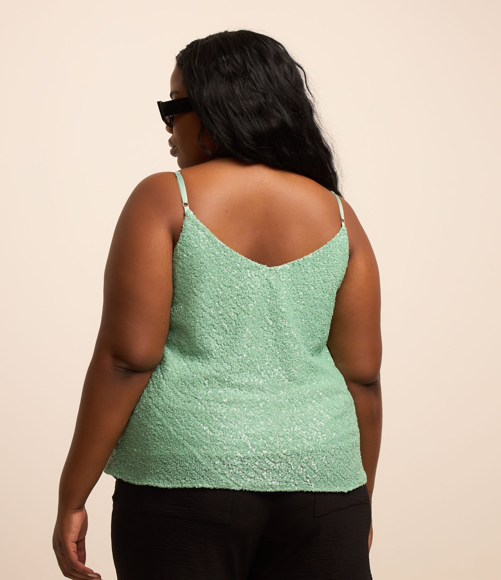 Regata em Paetê com Forro Acetinado Curve & Plus Size Verde 3