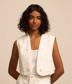 Colete Cropped em Sarja com Rasgos e Paetês