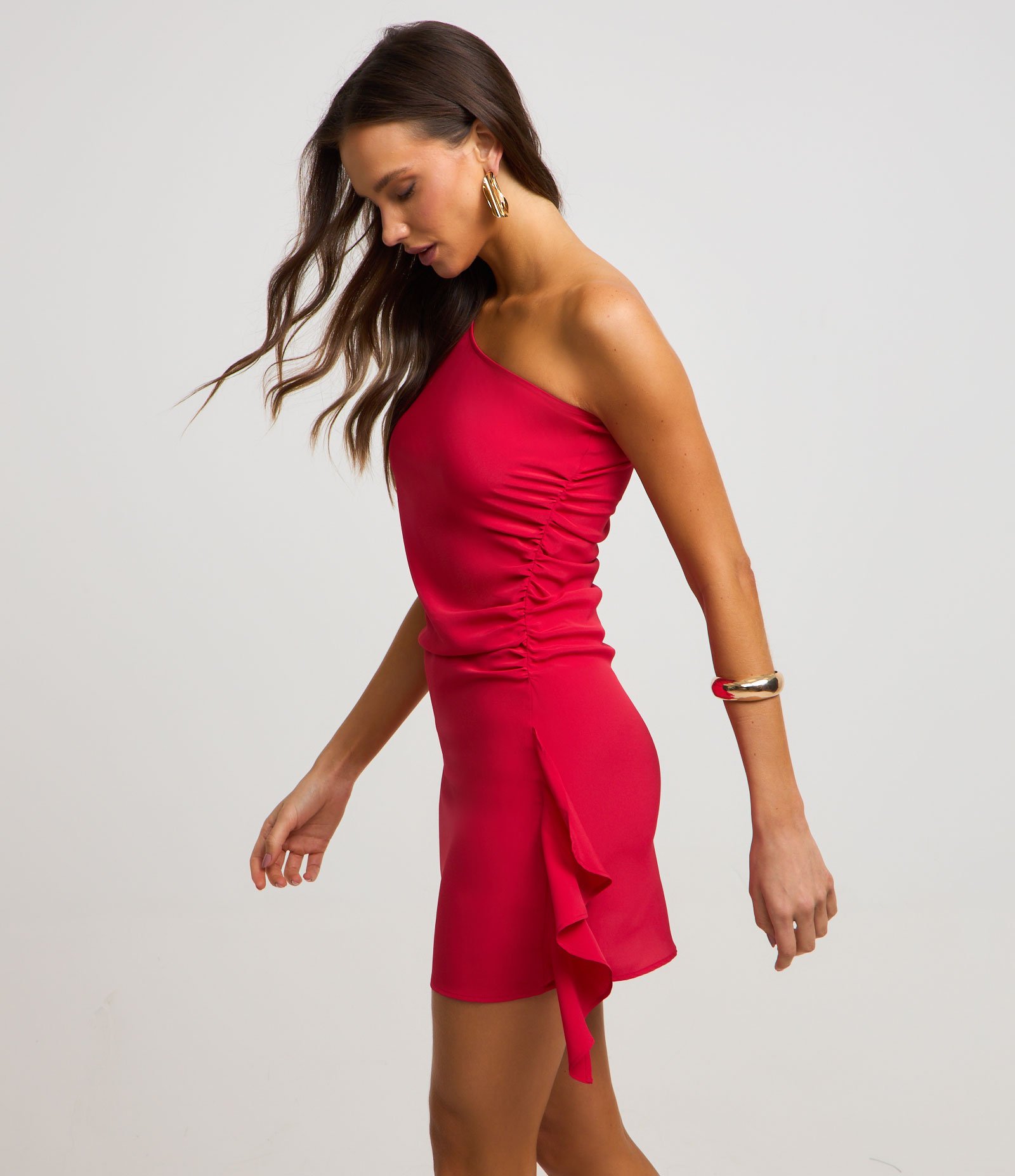 Vestido Curto Ombro Só em Crepe com Babado Lateral Vermelho 5
