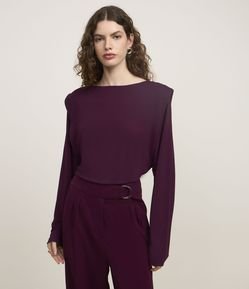 Blusa em Crepe com Recorte na Cava e Manga Longa