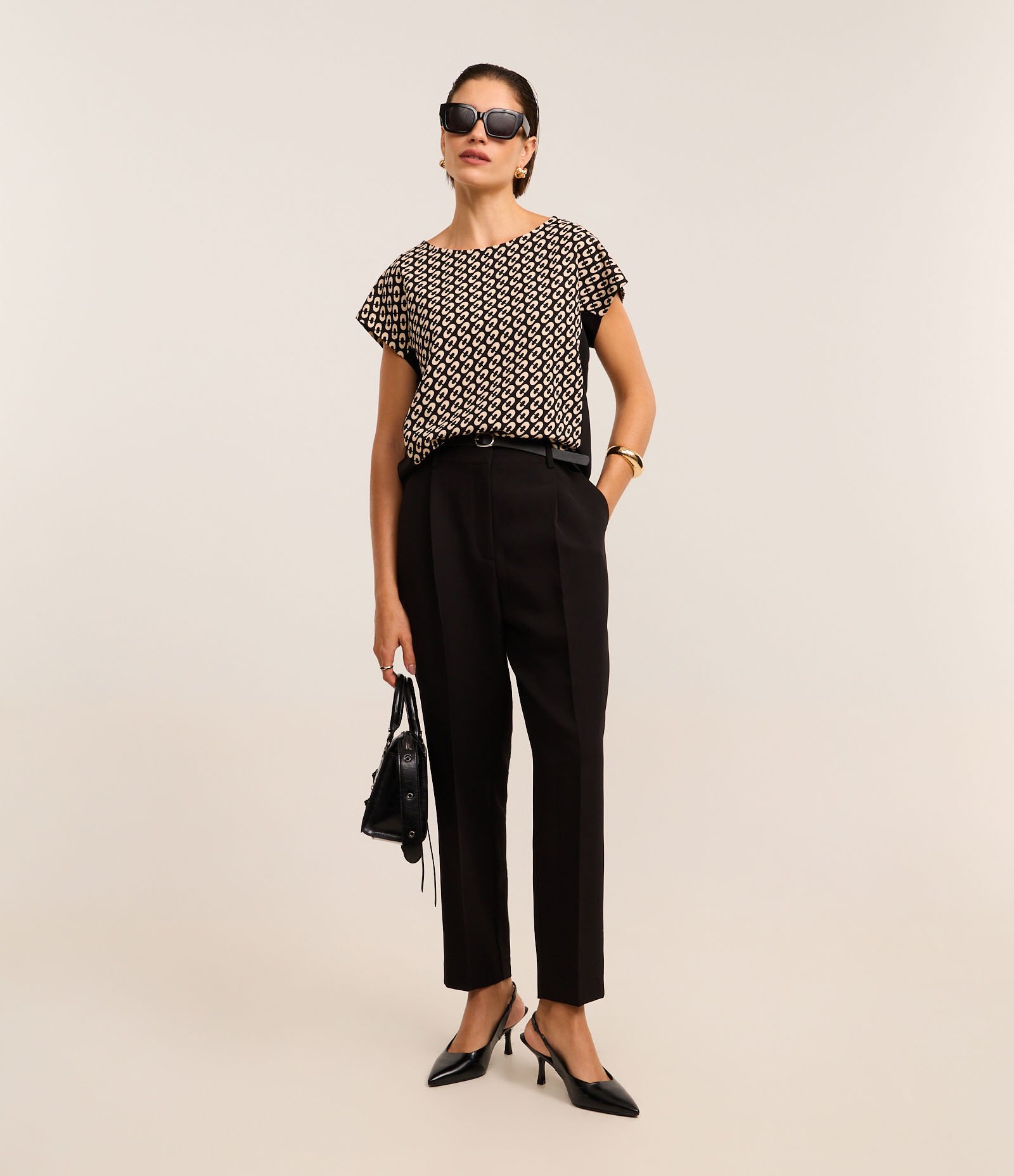 Blusa em Crepe com Contraste Lateral e Estampa Geométrica Preto 3