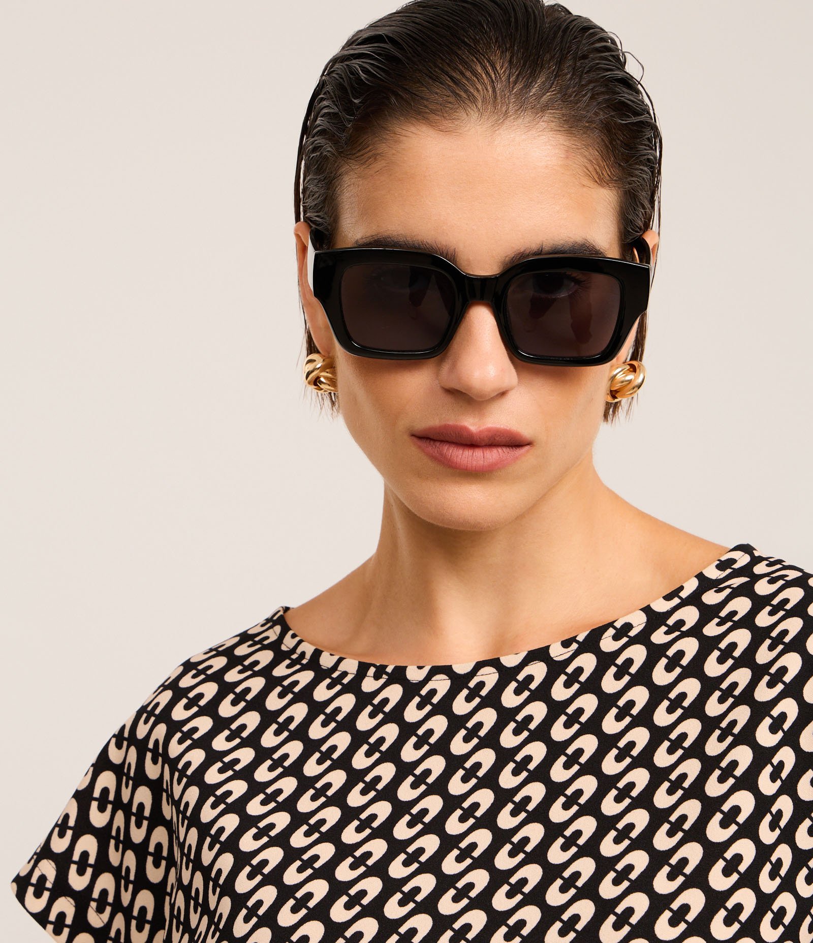 Blusa em Crepe com Contraste Lateral e Estampa Geométrica Preto 4