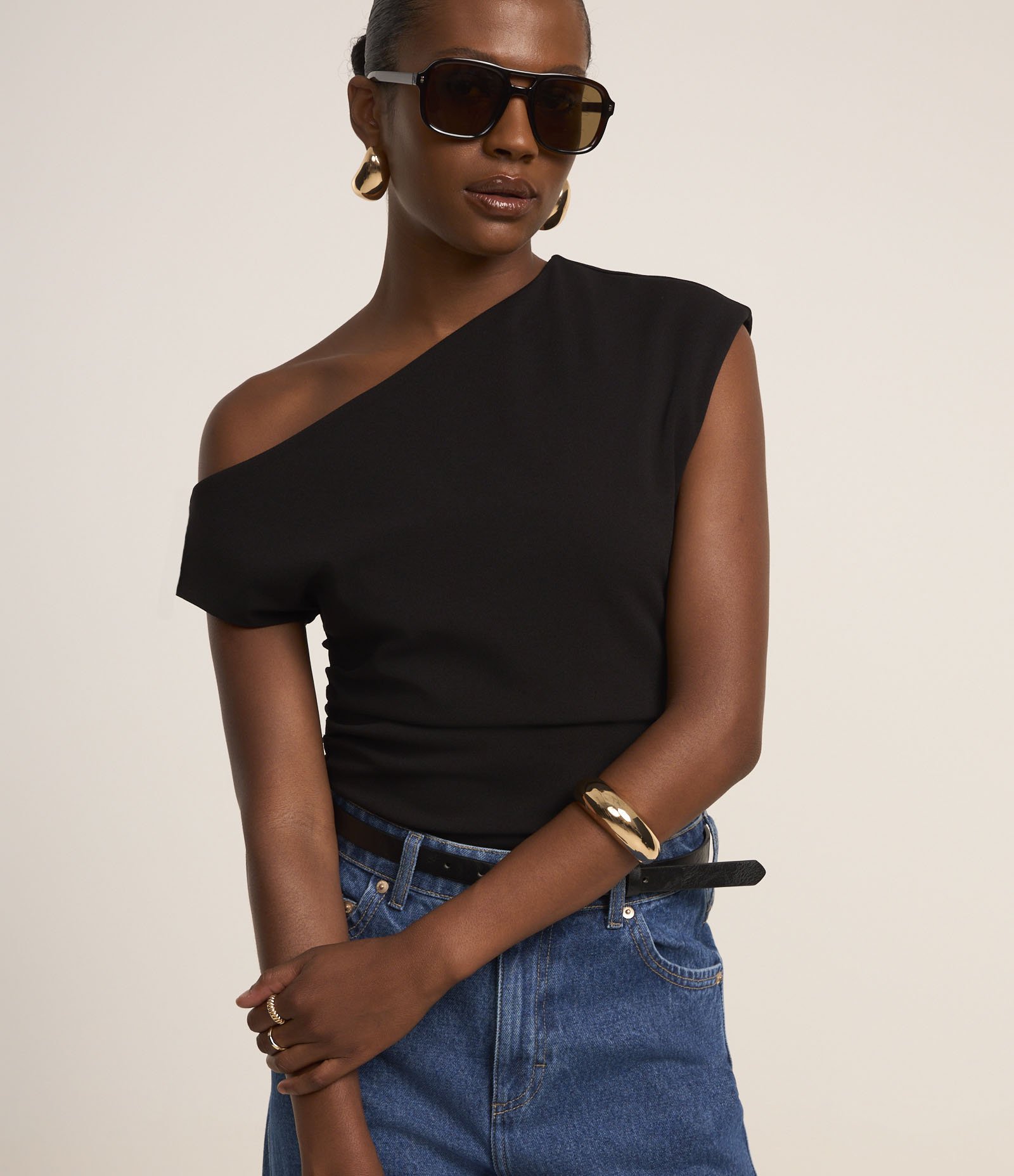 Blusa Manga Curta Assimétrica em Crepe com Drapeado na Lateral Preto 1