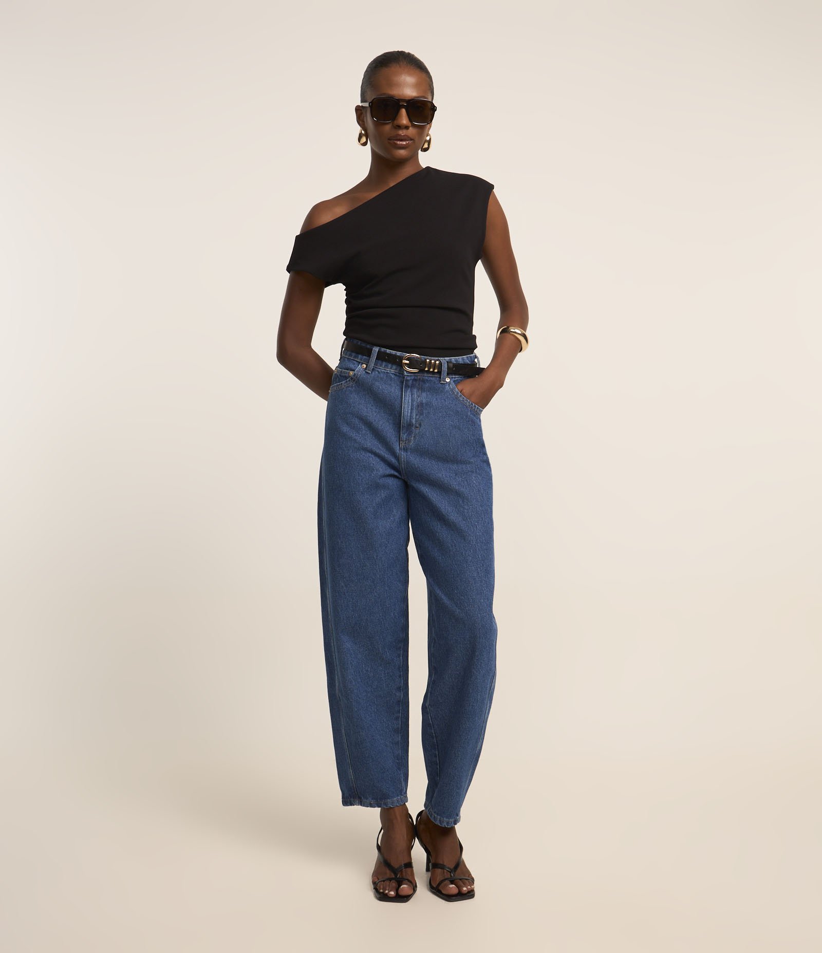 Blusa Manga Curta Assimétrica em Crepe com Drapeado na Lateral Preto 2