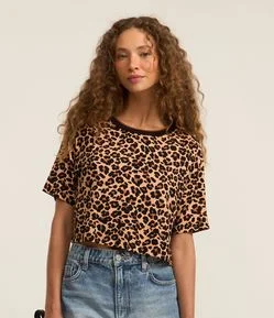 Blusa Cropped em Crepe com Estampa Animal Print Onça