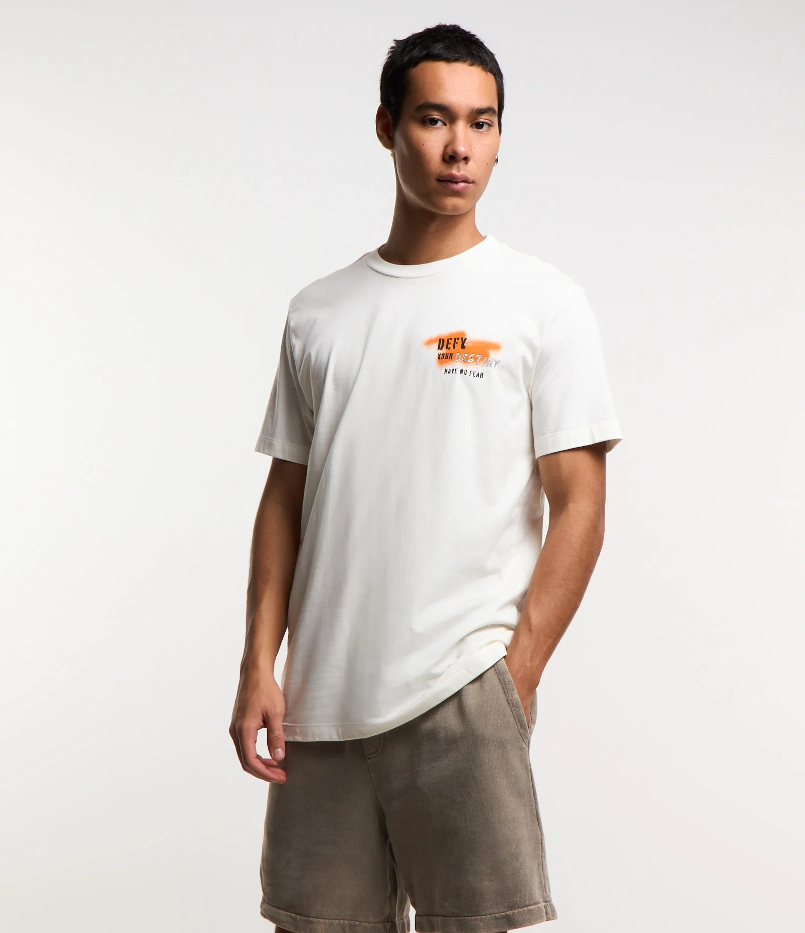 Camiseta Comfort em Algodão com Estampa de Escorpião Branco 2