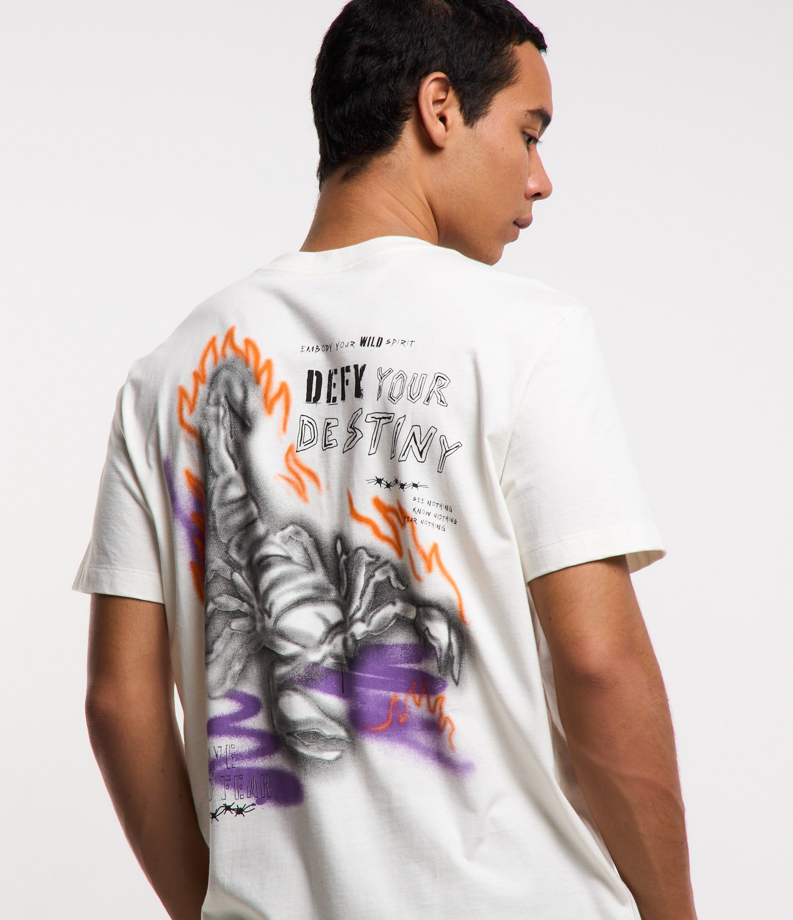 Camiseta Comfort em Algodão com Estampa de Escorpião Branco 3