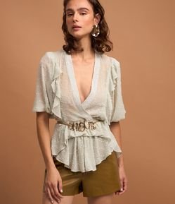 Blusa Alfaiatada com Decote Transpassado e Babados