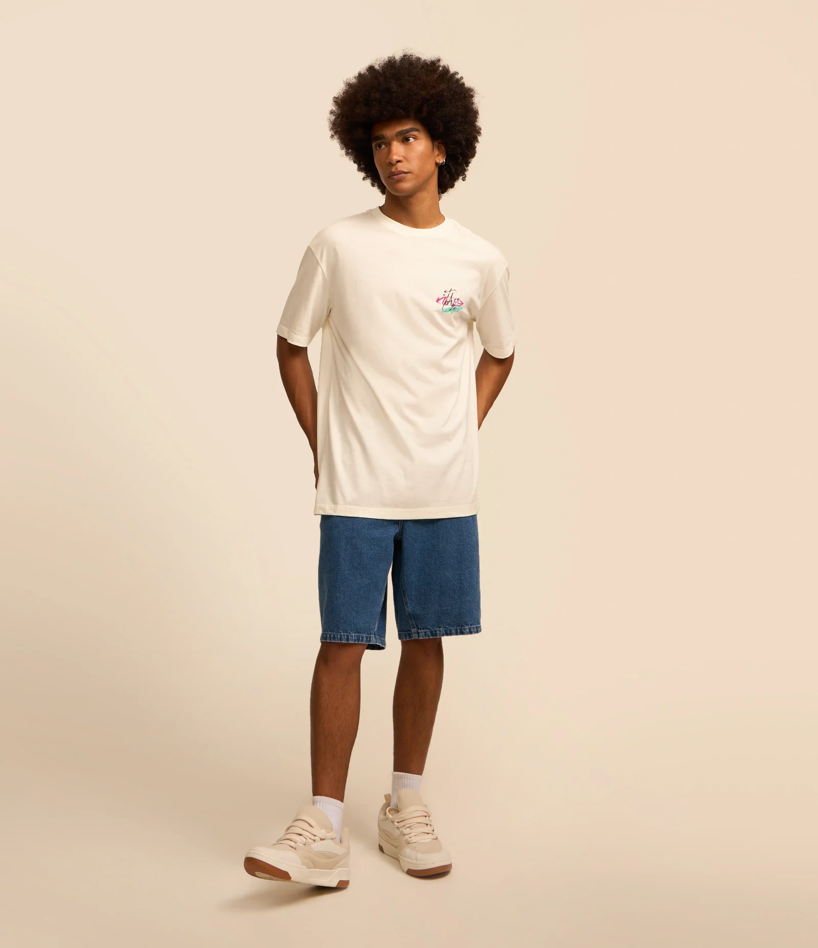 Camiseta Relaxed em Algodão com Estampa do Taz Mania Branco 2