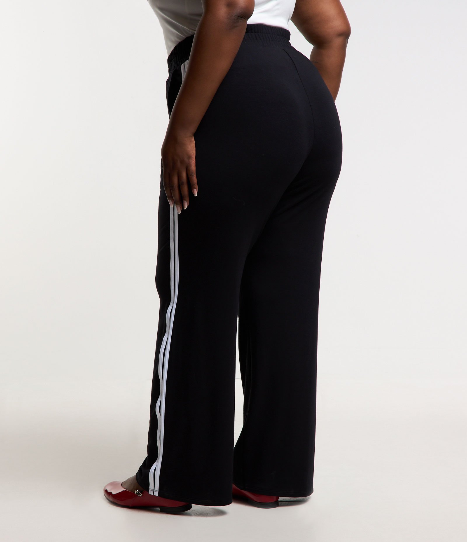 Calça Ampla Sportcore com Listras Laterais Curve & Plus Size Preto 3