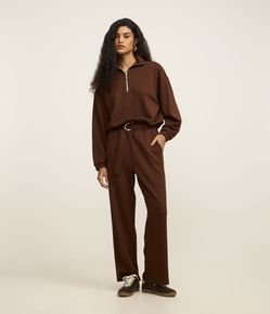 Calça Reta em Viscose com Faixa e Fivela