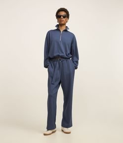 Calça Reta em Viscose com Faixa e Fivela