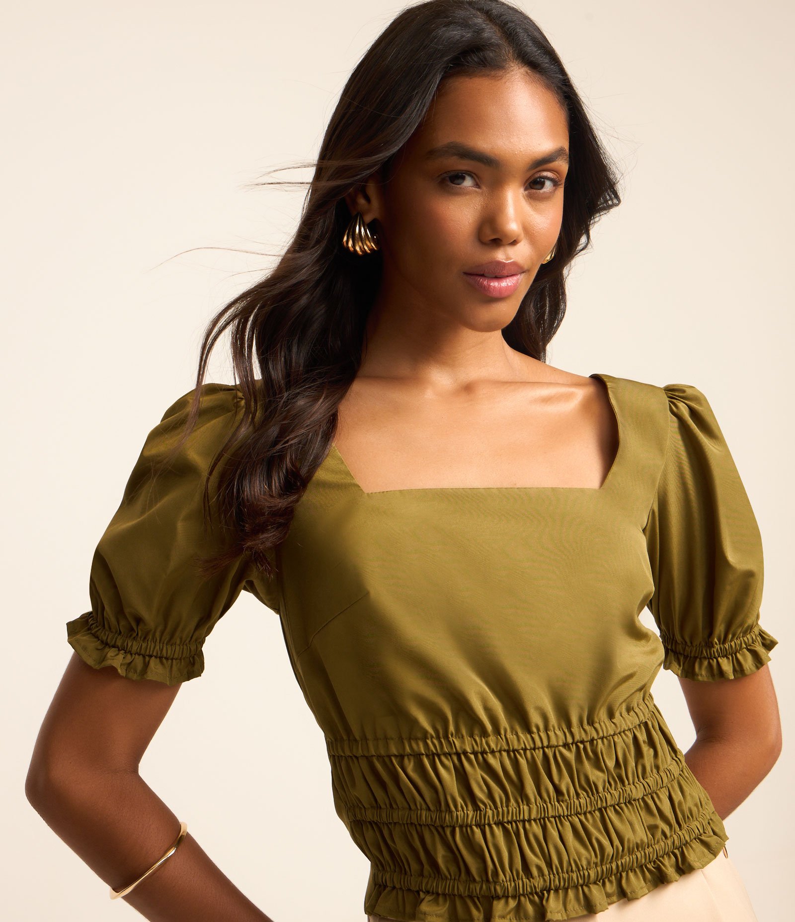 Blusa em Tricoline com Manga Bufante e Lastex na Base Verde 1