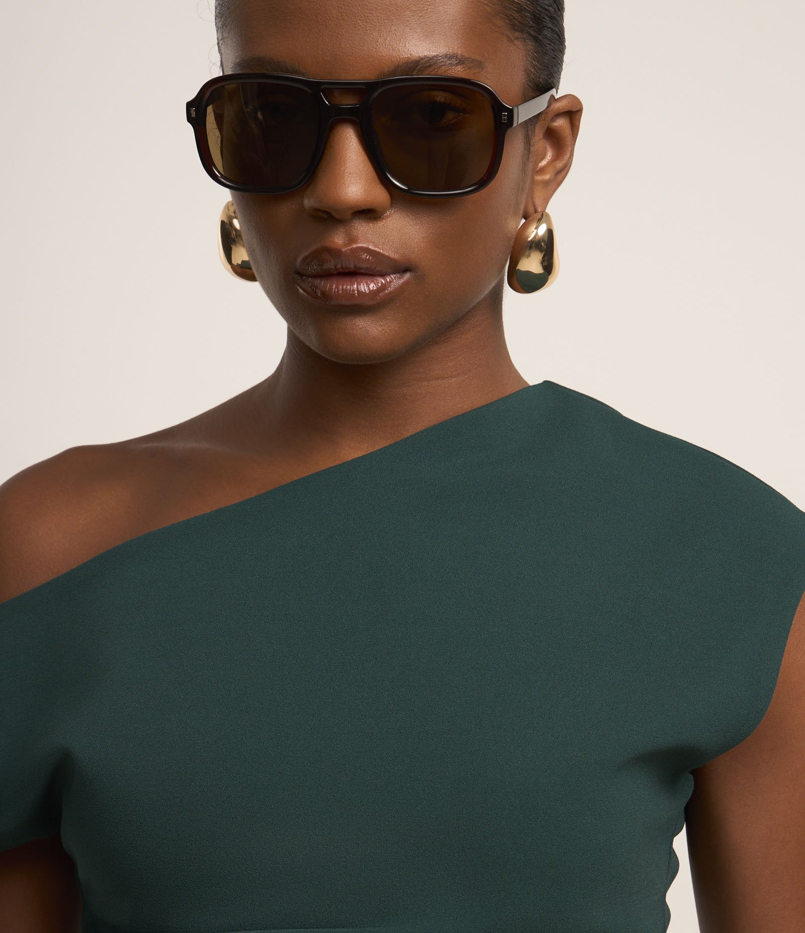 Blusa Manga Curta Assimétrica em Crepe com Drapeado na Lateral Verde 3