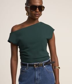 Blusa Manga Curta Assimétrica em Crepe com Drapeado na Lateral