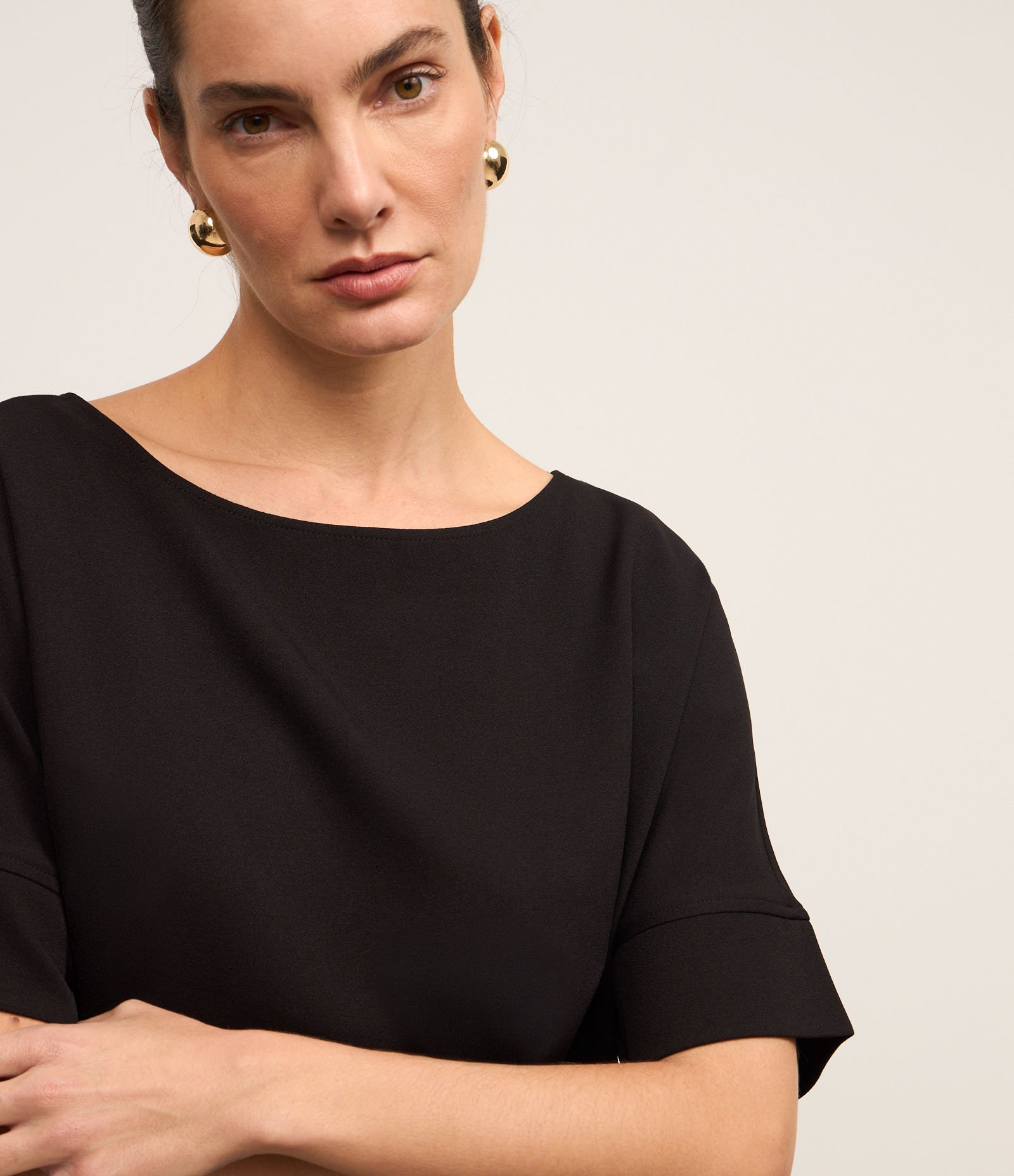 Blusa em Crepe com Manga Curta Ampla Preto 3