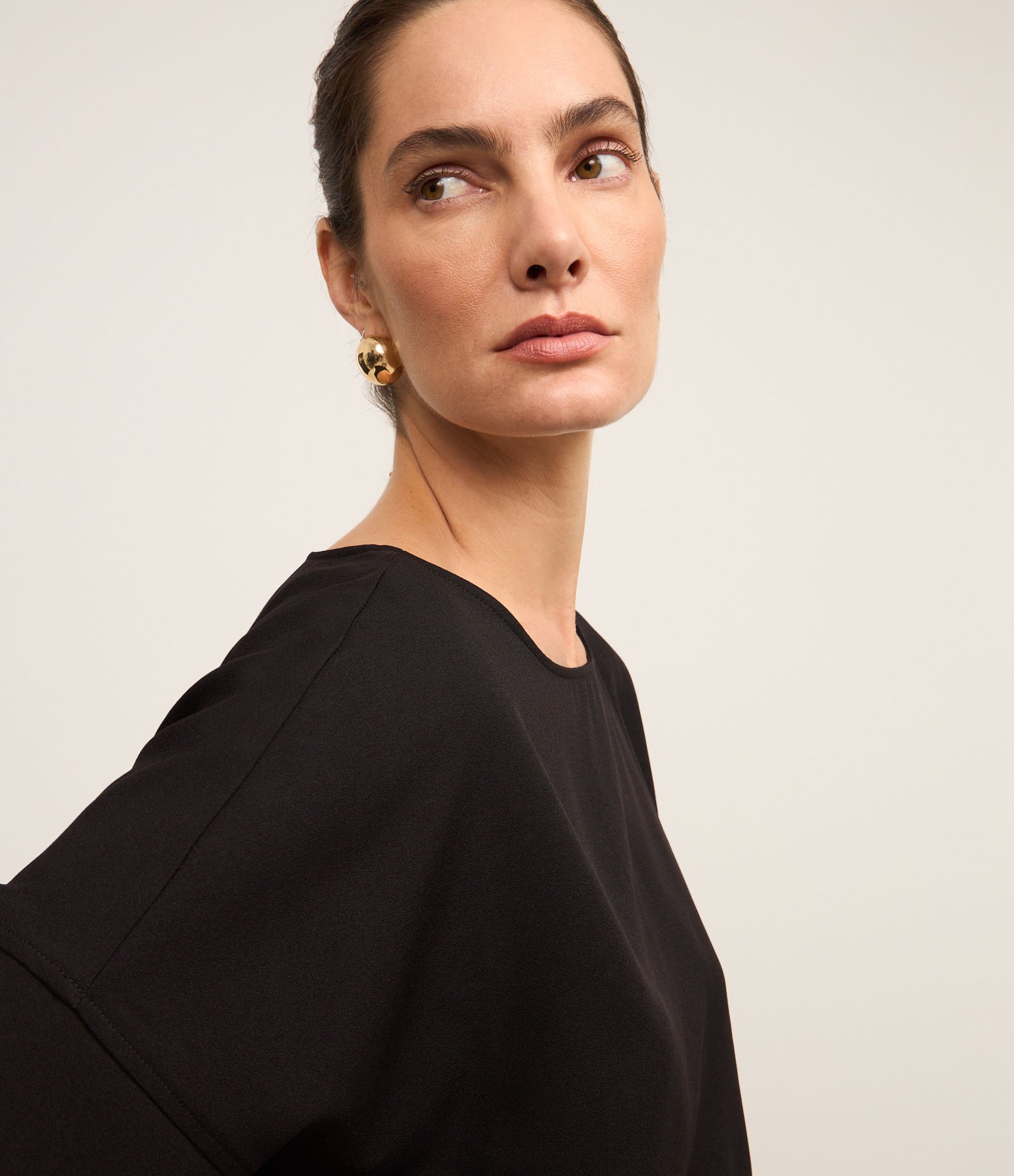 Blusa em Crepe com Manga Curta Ampla Preto 4