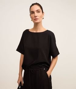 Blusa em Crepe com Manga Curta Ampla