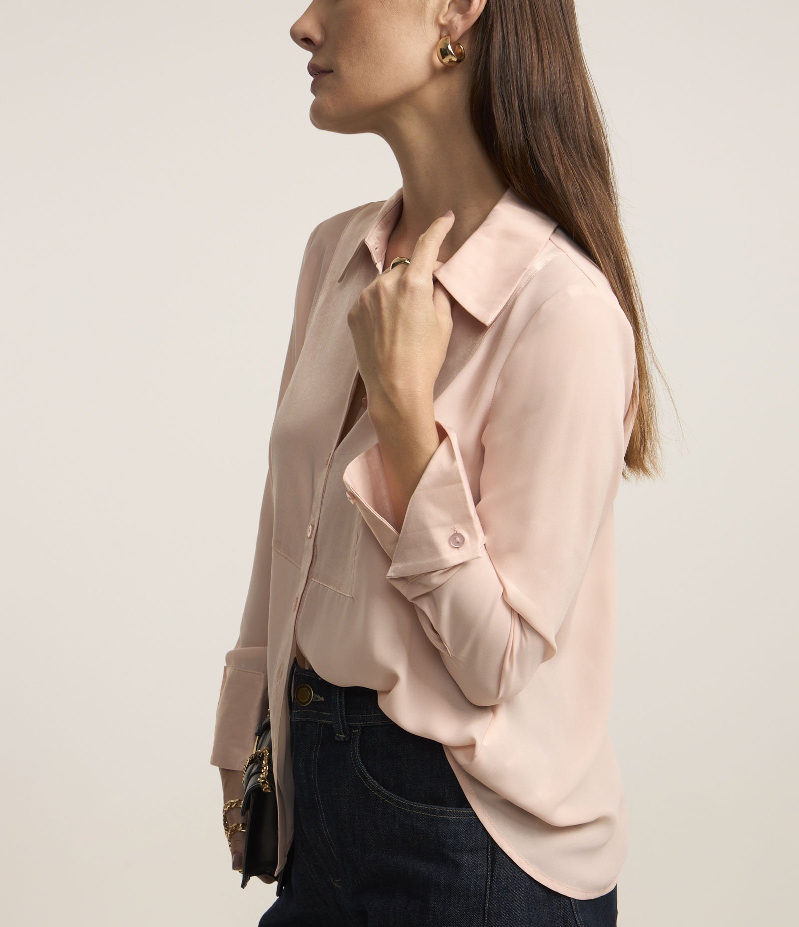 Camisa Acetinada em Crepe com Abotoamento Champagne 3