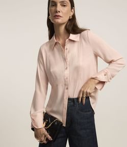 Camisa Acetinada em Crepe com Abotoamento