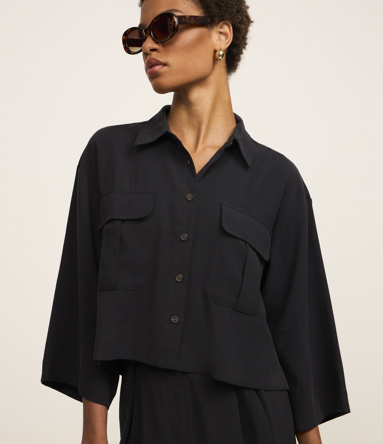 Camisa em Viscose com Botões e Bolsos Frontais 1