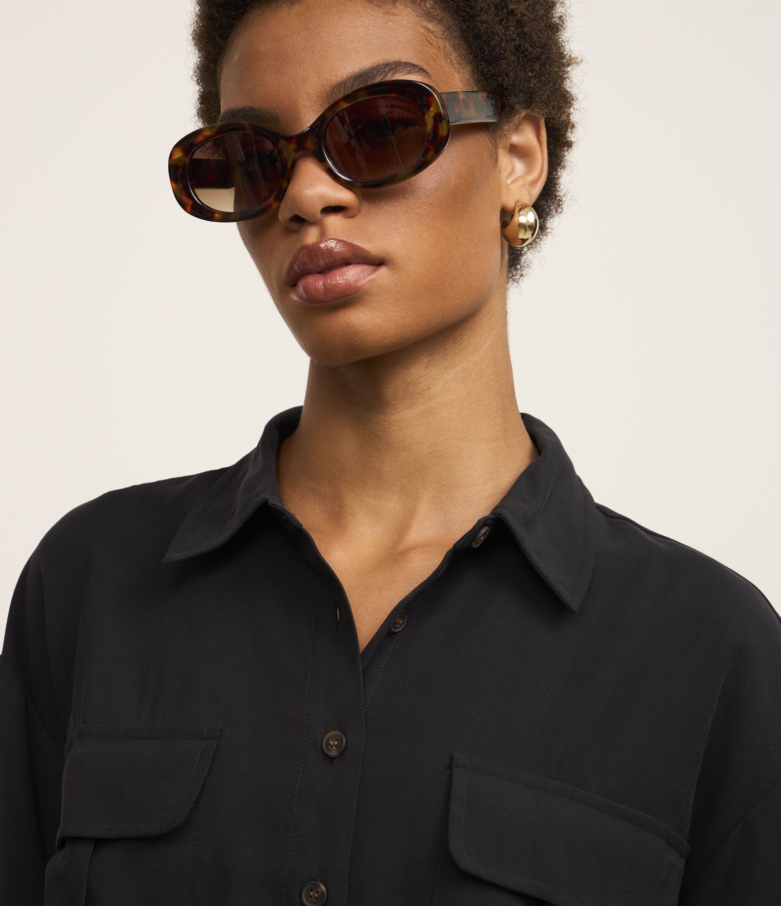 Camisa em Viscose com Botões e Bolsos Frontais 4