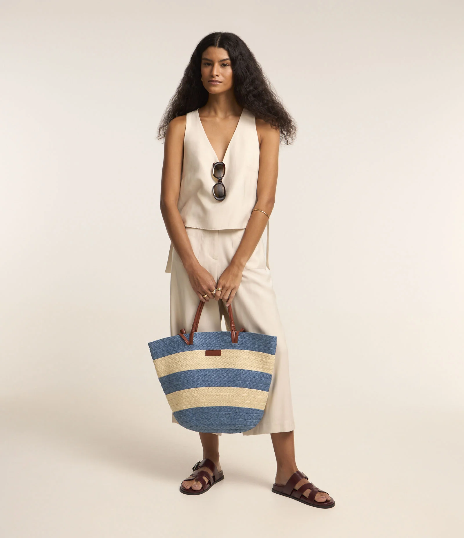 Blusa em Viscose com Alça Larga e Detalhe de Fivela na Lateral Off White 2