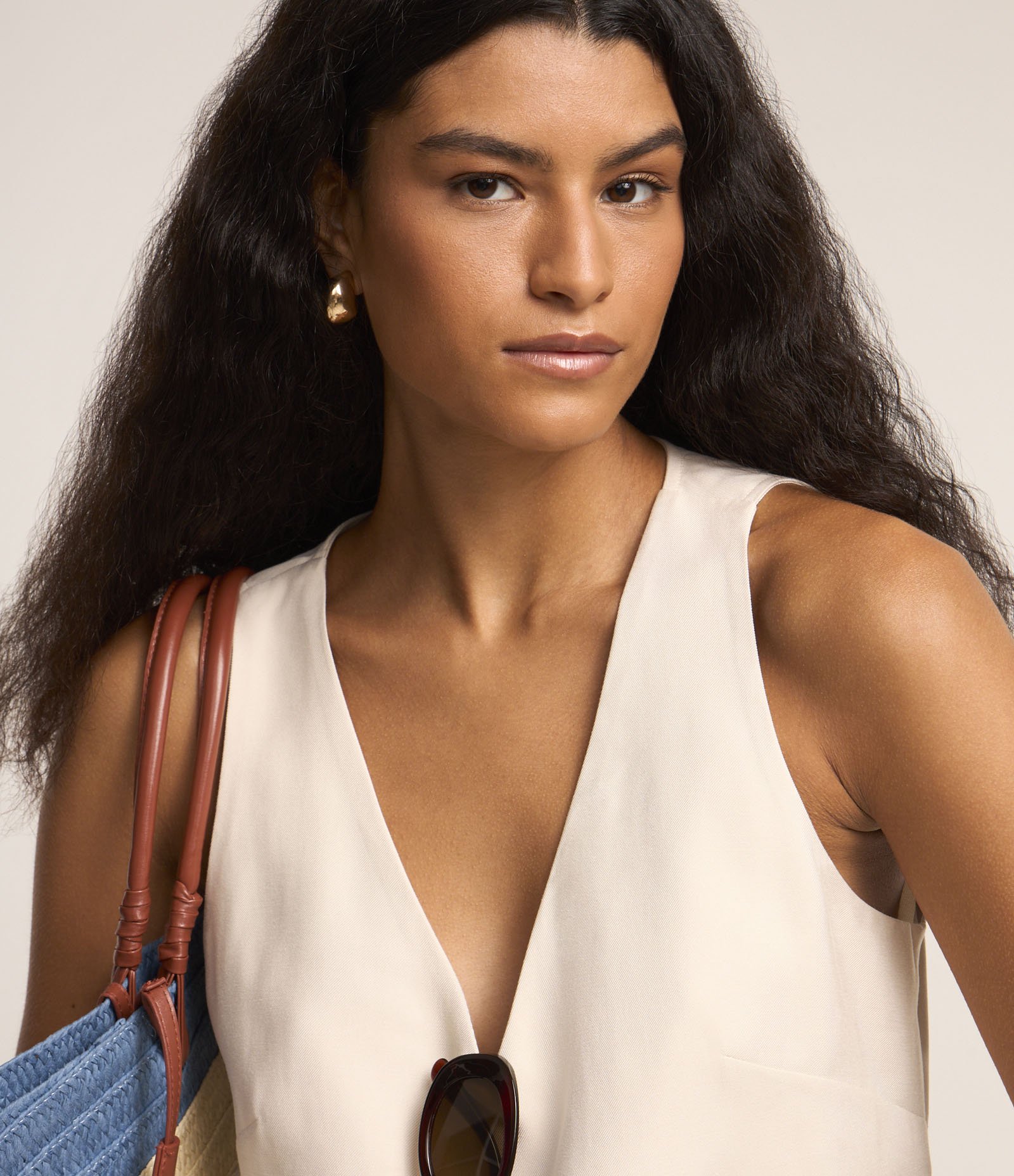 Blusa em Viscose com Alça Larga e Detalhe de Fivela na Lateral Off White 4