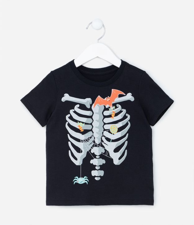 Camiseta Comfort Infantil com Estampa de Esqueleto que Brilha no Escuro - Tam 1 a 6 anos