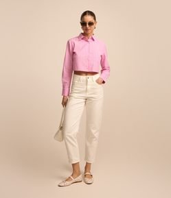 Calça Mom em Sarja com Listra de Brilho na Lateral