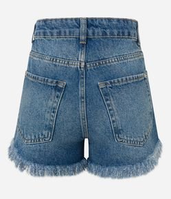 Short Cintura Alta em Jeans com Rasgos e Barra Desfeita