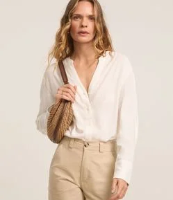 Camisa em Viscolinho com Gola Padre