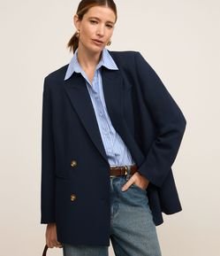 Blazer Oversized em Alfaiataria Transpassado com Botões