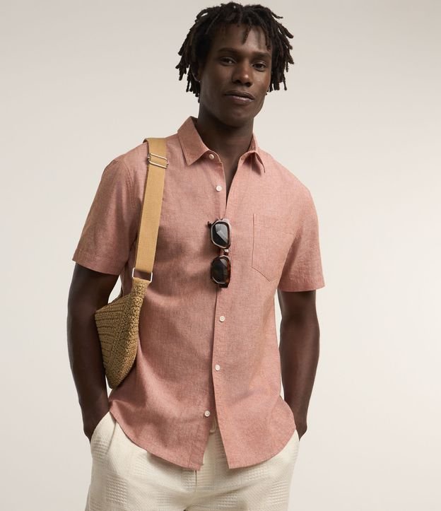 Camisa Comfort em Linho com Bolso Frontal