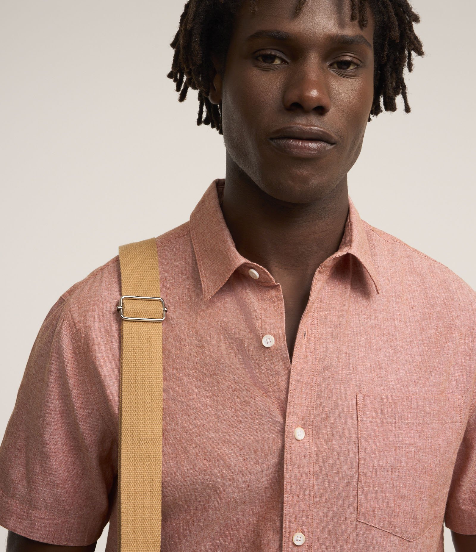 Camisa Comfort Básica em Linho com Bolso Frontal Rosa Salmão 3