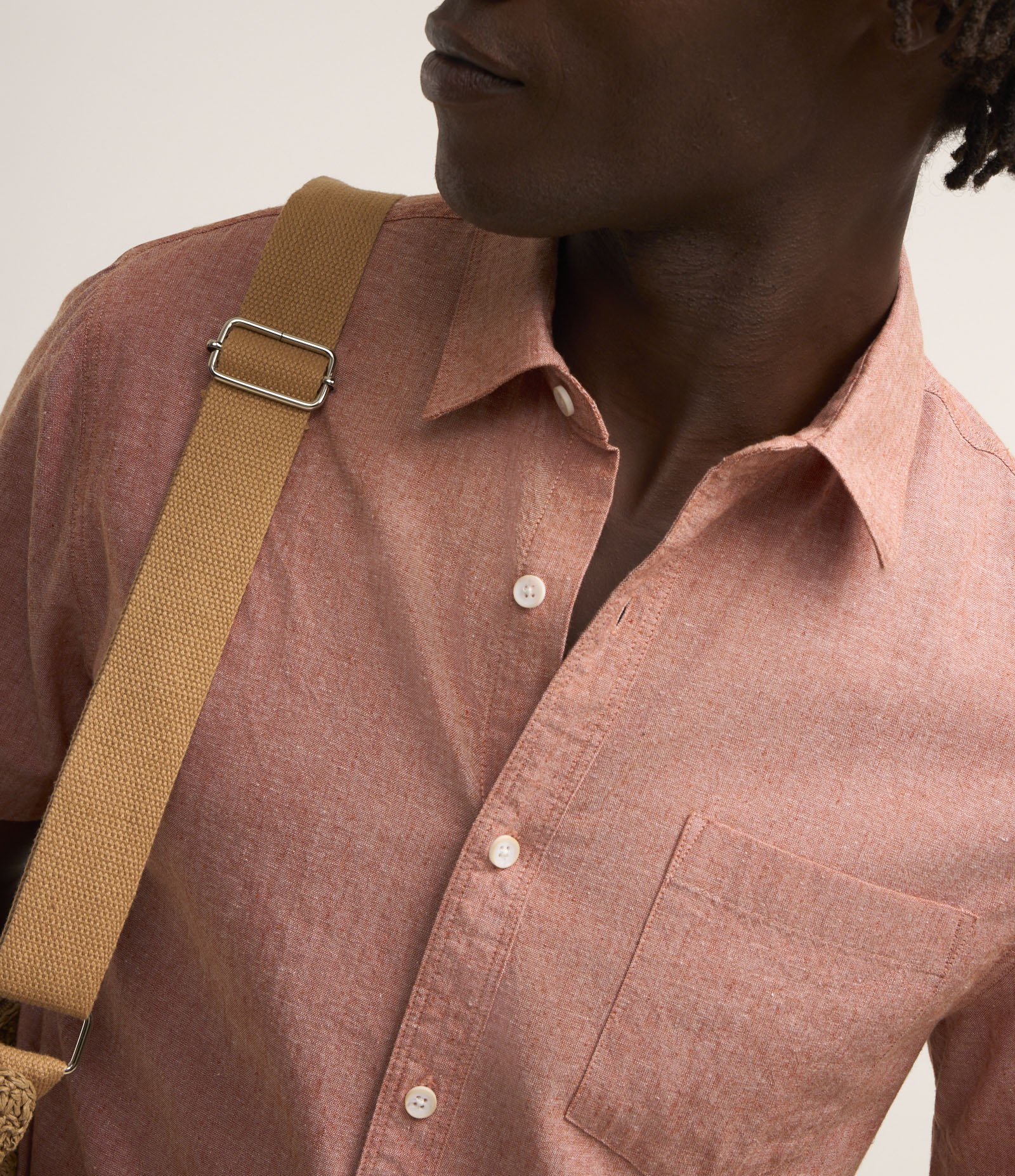 Camisa Comfort Básica em Linho com Bolso Frontal Rosa Salmão 4